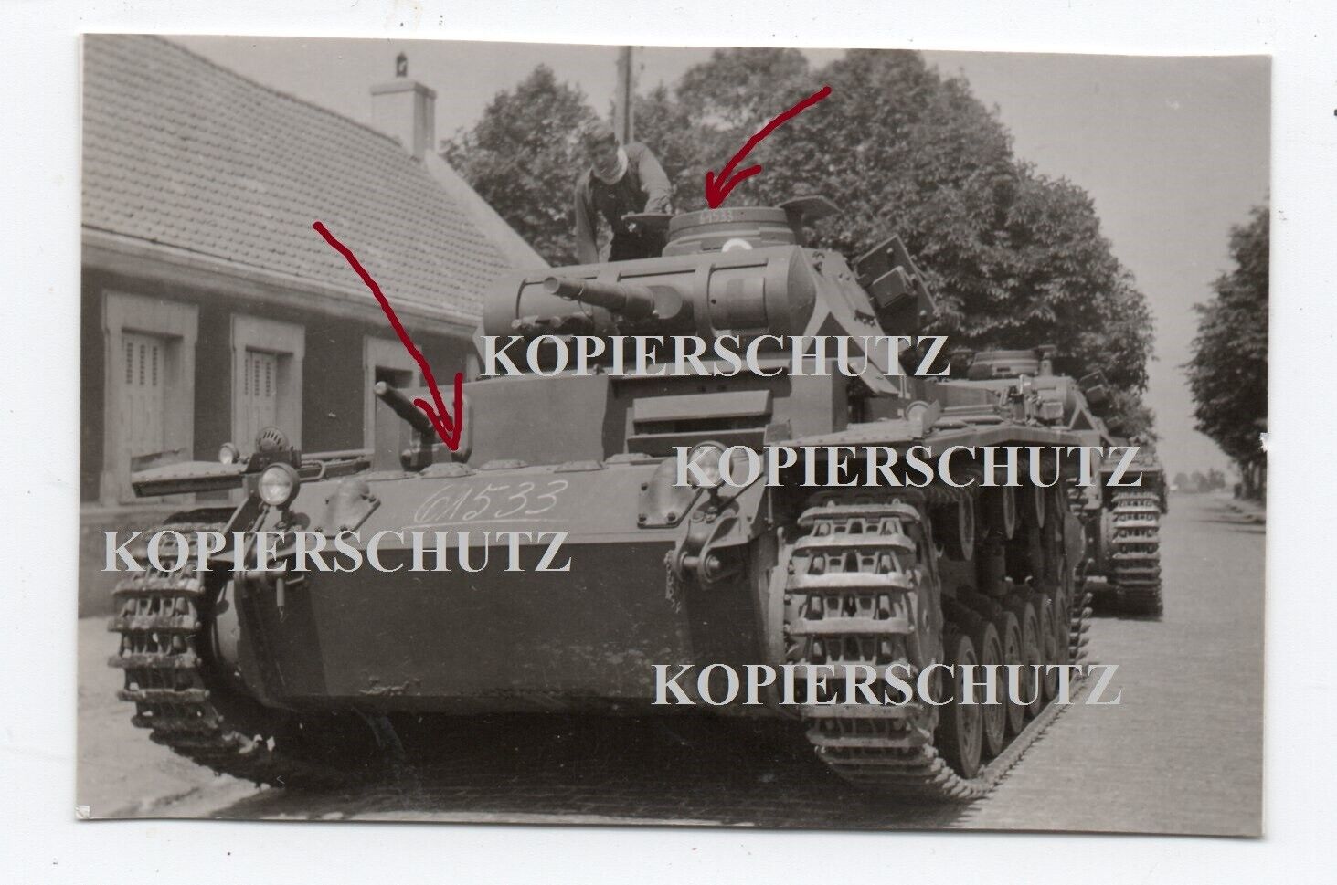 Pz.Kpfw. III Ausf.F 3.7cm (Fgst.Nr.61533) {002}{a}.jpg